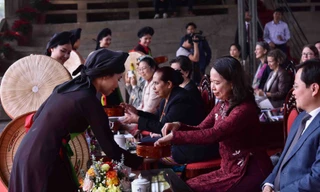 Các nhà ngoại giao quốc tế trải nghiệm văn hóa Bắc Ninh 