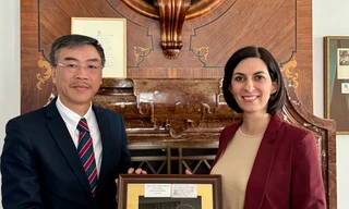 Đại sứ Dương Hoài Nam trong cuộc gặp Chủ tịch Hạ viện Cộng hòa Séc. (Ảnh: Mofa)