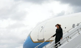 Đặc vụ Mỹ bị cáo buộc quấy rối nhân viên của bà Harris