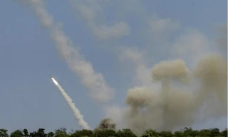 Tên lửa được bắn trong cuộc tập trận chung giữa Philippines và Mỹ vào tháng 4/2024. (Ảnh: Reuters)