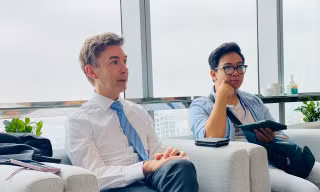 Đại sứ EU tại Việt Nam Julien Guerrier trong cuộc gặp các phóng viên ngày 3/5. (Ảnh: Thu Loan)