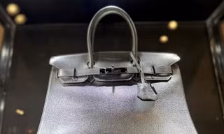 Một chiếc túi Birkin của Hermes. (Ảnh: Reuters)
