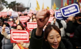 Các bác sĩ Hàn Quốc biểu tình ở Seoul ngày 3/3. (Ảnh: Reuters)