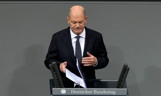 Thủ tướng Đức Olaf Scholz phát biểu trước quốc hội Đức ngày 16/12. (Ảnh: AP)