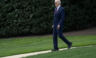 Đôi giầy mới của Tổng thống Mỹ Biden gây xôn xao