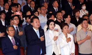 Tổng thống Hàn Quốc Yoon Suk Yeol và phu nhân tại lễ kỷ niệm 79 năm quốc khánh. (Ảnh: Yonhap)