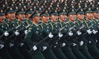 Các lực lượng vũ trang Trung Quốc tập diễu hành trên quảng trường Thiên An Môn để chuẩn bị tham gia lễ kỷ niệm quốc khánh năm 2019. (Ảnh: Reuters)