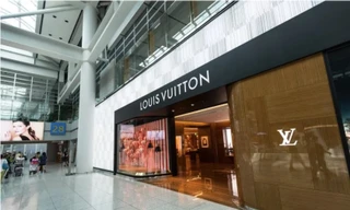 Nhiều người trẻ Hàn Quốc thích chi tiền cho đồ hiệu. ̣(Ảnh: Getty)