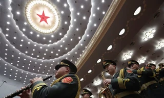 Đội quân nhạc diễn tập trước phiên khai mạc Đại hội Đại biểu nhân dân toàn quốc Trung Quốc. (Ảnh: Reuters)