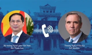 Bộ trưởng Ngoại giao Bùi Thanh Sơn và Thượng Nghị sỹ Jeff Merkley. (Nguồn: Mofa)