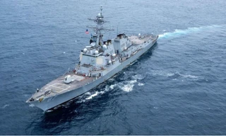 Houthi tuyên bố tấn công tàu chiến Mỹ