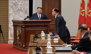 Chủ tịch Triều Tiên Kim Jong Un chủ trì cuộc họp của đảng Lao động Triều Tiên. Bức ảnh được đăng tải ngày 29/12. (Ảnh: KCNA)