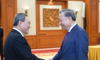 Tổng Bí thư, Chủ tịch nước Tô Lâm tiếp Thủ tướng Trung Quốc Lý Cường tối 12/10. (Ảnh: Như Ý)