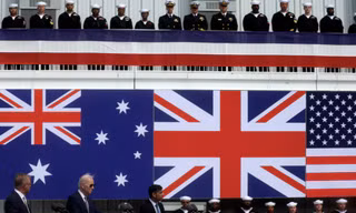 Tổng thống Mỹ Joe Biden, Thủ tướng Úc Anthony Albanese và Thủ tướng Anh Rishi Sunak phát biểu về quan hệ đối tác AUKUS tại Căn cứ Hải quân Point Loma ngày 13/3/2023. (Ảnh: Reuters)