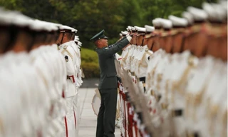 Đội danh dự của Nhật Bản chuẩn bị trước khi làm lễ. (Ảnh: Reuters)