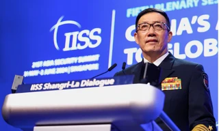 Bộ trưởng Quốc phòng Trung Quốc phát biểu tại Đối thoại Shangri-La ngày 2/6. (Ảnh: Reuters)