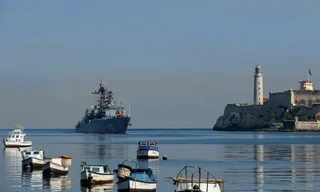 Một con tàu từ Hạm đội Baltic của Nga tiến vào vịnh Havana, Cuba, ngày 27/7. (Ảnh: Reuters)