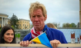 Ryan Routh tham gia cuộc biểu tình ở Kiev tháng 4/2022. (Ảnh: AP)