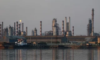 Nhà máy lọc dầu Abadan ở phía tây nam Iran. (Ảnh: Reuters)