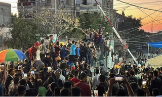 Người Palestine thể hiện niềm vui sau khi Hamas chấp nhận thoả thuận ngừng bắn ngày 6/5. (Ảnh: Reuters)