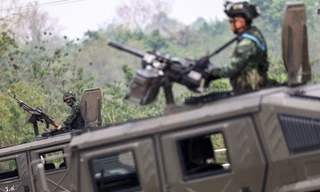 Binh lính Thái Lan đứng gác ở khu vực biên giới với Myanmar. (Ảnh: Reuters)