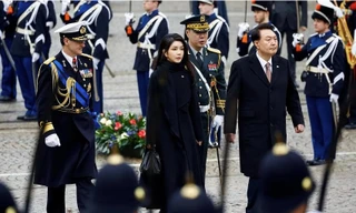 Tổng thống Hàn Quốc Yoon Suk-yeol và Phu nhân Kim Keon-hee trong chuyến thăm Hà Lan tháng 12/2023. (Ảnh: Reuters)