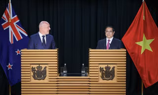 Thủ tướng Phạm Minh Chính và Thủ tướng New Zealand Christopher Luxon tại cuộc gặp báo chí sau hội đàm ngày 11/3. (Ảnh: Chinhphu.vn)