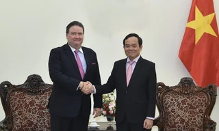 Phó Thủ tướng Trần Lưu Quang tiếp Đại sứ Mỹ tại Việt Nam Marc Knapper ngày 18/6. (Ảnh: VGP)