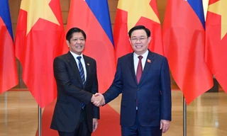 Chủ tịch Quốc hội Vương Đình Huệ hội kiến Tổng thống Philippines