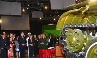 Phó Chủ tịch nước Võ Thị Ánh Xuân cùng Tổng thống Bulgaria thăm Bảo tàng Lịch sử Quân sự