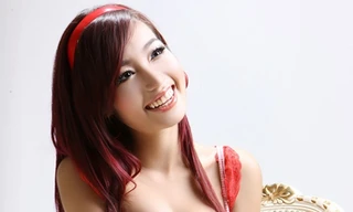 Hot girl Elly phản pháo tin đồn 'dao kéo vòng 1'