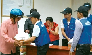 Những tấm lòng vàng sau cơn bão