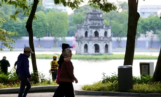 Người Hà Nội co ro trong đợt rét đầu đông