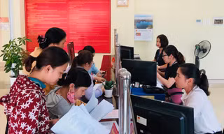 Ảnh minh họa người dân nộp thuế tại Cục Thuế Hà Nội