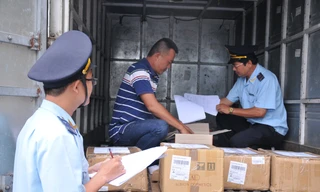 Hải quan Việt Nam kiểm soát chặt chẽ người và phương tiện xuất nhập cảnh, hàng hóa xuất nhập khẩu