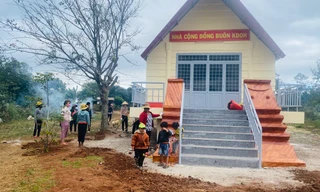 Buôn làng vùng sâu háo hức chờ bàn giao nhà cộng đồng 