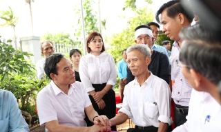 Phó Thủ tướng thăm hỏi gia đình các nạn nhân trong vụ nổ súng ở Đắk Lắk 