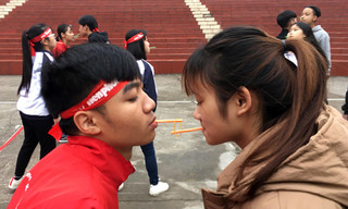 'Hot girl' hiến máu, xua tan băng giá ngày đông lạnh 