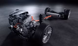 Hybrid của Lexus là công nghệ đột phá, mang lại cảm giác mạnh mẽ đầy phấn khích, giúp chiếc xe linh hoạt, nhạy bén và tăng tốc ấn tượng
