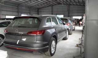 Chiếc xe Volkswagen Touareg CR745J dính “đường lưỡi bò’