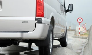 Các tiêu chí về độ ồn và tiếng động lạ của xe sẽ được đánh giá trên địa hình thử gồ ghề như đường gợn sóng, và các đoạn đường có bề mặt dây thừng hay góc sắt