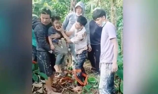 Nhóm thợ sơn dũng cảm giải cứu bé trai 6 tuổi rơi xuống giếng