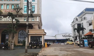 Công ty Vĩnh Hiệp bị kẻ trộm phá ké sắt. Ảnh: Đình Văn