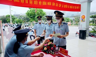 Cán bộ, công chức Chi cục Hải quan cửa khẩu Hữu Nghị (Lạng Sơn) bầu cử tập trung sáng 23/5