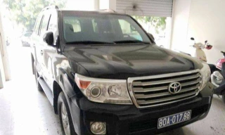 Sau gần 2 năm, xe biển xanh tặng Văn phòng Tỉnh ủy Nghệ An vẫn chưa bán được