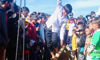 Đông nghịt khách đến lễ hội Lồng tồng ở Tây Nguyên