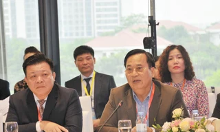 Ông Vũ Đức Giang, Chủ tịch Hiệp hội Dệt may Việt Nam tranh luận cùng lãnh đạo Bộ Công thương về các rào cản với ngành dệt may khi tham gia CPTPP