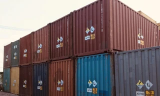 Buộc tái xuất 25 container tinh quặng có chất phóng xạ Urani nhập khẩu trái phép 