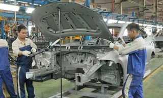 Công nhân Cty TC Motor lắp ráp ô tô. Ảnh: Tuấn Nguyễn