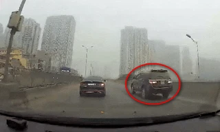 VIDEO: Tài xế thản nhiên đi lùi xe giữa đường một chiều